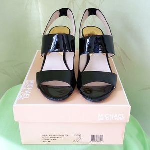 MICHAEL KORS WOMEN'S ROCHELLE OPEN TOE SHOES: BLACK PATENT 9M  PRE-OWNED W/BOX